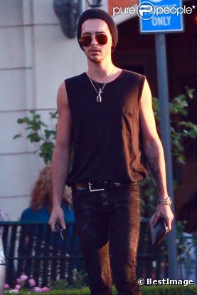 [@] Bill Kaulitz méconnaissable sans sa coupe fantaisiste - PurePeople 668818-bill-kaulitz-photographie-dans-les-0x414-3