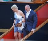 Zara Phillips et Mike Tindall assistent à la soirée organisée  sur un yacht avant leur mariage, à Édimbourg le 29  juillet 2011.