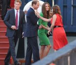 Pré-soirée de mariage organisée en l'honneur de Zara Phillips et Mike Tindall, le vendredi 29 juillet 2011, à Edimbourg. Le prince William et Kate Middleton arrivent sur le yacht. 