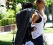 Vanessa Hudgens fait une balade à vélo avec l'une de ses amies, à Los Angeles, le dimanche 24 juillet 2011.