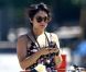 Vanessa Hudgens fait une balade à vélo avec l'une de ses amies, à Los Angeles, le dimanche 24 juillet 2011.