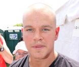 Matt Damon, le crane rasé, lors de la marche Sauvons nos écoles, un rallye contre la réforme de l\'école publique à Washington le 30 juillet 2011