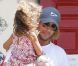 Gabriel Aubry va chercher Nahla, 3 ans, à sa pré-rentrée scolaire. Vendredi 5 août 2011, à Los Angeles