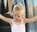 Violet sort de son cours de danse, et va déjeuner avec sa maman Jennifer, son papa Ben Affleck et sa soeur Seraphina. 4 août 2011