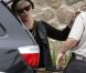 Pink, jeune maman, fait le plein de provisions, le 29 juillet 2011.