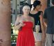 Pink se promène à Malibu. Elle arbore un meilleur look que les semaines précédentes et semble avoir perdu quelques kilos. 30 juillet 2011