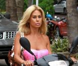 Ca roule pour Shauna Sand dans les rues de Miami. Août 2011