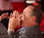 Jacques Chirac a inquiété ses admirateurs avec sa petite mine sur le port de Saint-Tropez. L'ancien locataire de l'Elysée est apparu affaibli. Le 7 août 2011