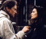 Image du film Harcèlement avec Michael Douglas et Demi Moore 