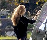 Angelina Jolie part à l'aventure et prend l'hélicoptère à Richmond en Angleterre le 11 août 2011