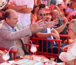 Jacques Chirac, bien que diminué, a pu vérifier sa cote de popularité lors de ses vacances estivales 2011 à Saint-Tropez...
