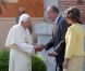 Le roi Juan Carlos d'Espagne reçoit le Pape Benoit XVI au palais de la Zarzuela. Le 19 août 2011