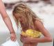 Candice Swanepoel lors d'un shooting photo réalisé pour Victoria's Secret à Saint-Barthélémy le 12 août 2011