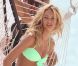 Candice Swanepoel, sur le sable ou sur un hamac, lors d'un shooting photo réalisé pour Victoria's Secret à Saint-Barthélémy le 12 août 2011