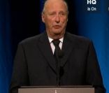 Le roi Harald V de Norvège a peiné à contenir ses larmes lors de son hommage, le 21 août 2011, aux victimes du 22 juillet.
