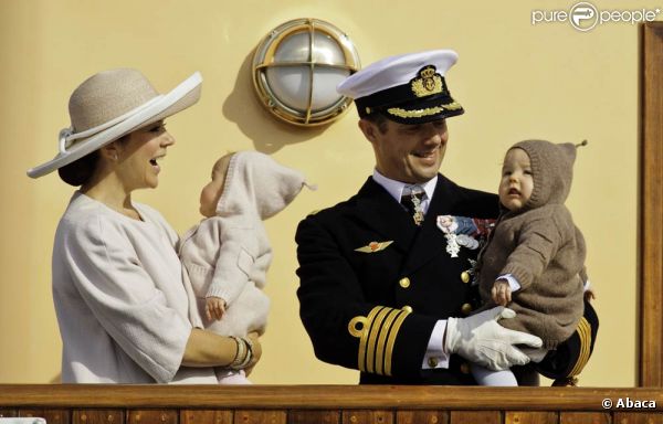 Jumeaux superstars... 
 Le 23 août 2011, au deuxième jour de la croisière estivale de Frederik et Mary de Danemark, leurs jumeaux, le prince Vincent et la princesse Joséphine, leur ont volé la vedette, lorsque le Dannebrog a jeté les amarres à Hanstholm.