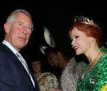 En juin 2011, le prince Charles et Amanda Holden en Fiona pour la comédie musicale Shrek à Londres  