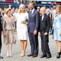Mette-Marit et Haakon superbement entourés pour leurs dix ans de mariage