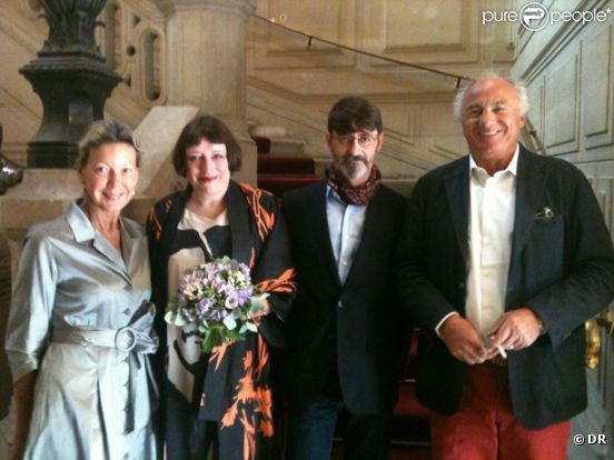Franck Sorbier et Isabelle Tartière se sont dit Oui, le 27 août 2011 à Paris. Ici avec leurs témoins CHristine Borgoltz et Serge Halff. 