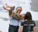 Jennifer Lopez profite des moindres moments de répit durant le tournage de son clip Papi pour profiter de ses enfants...