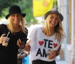 Le top Jessica Hart et sa soeur Ashley dans les rues de New York le 12 août 2011