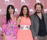 Maria de Medeiros, Rona Hartner, Mathieu Amalric et Golshifteh Farahani lors du photocall de Poulet aux prunes, de Marjane Satrapi et Vincent Paronnaud. 3 septembre 2011, à la 68e Mostra de Venise