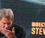 Ariane Massenet tente d'embrasser Harrison Ford