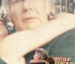 Ariane Massenet tente d'embrasser Harrison Ford