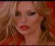 Kate Moss est magnifique maquillée par Rimmel. Le mannequin fête ses dix ans de collaboration avec Rimmel. A cette occasion, elle a tourné en mai dernier dans les Studios SPTING à Londres