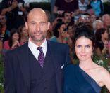 Mark Strong et sa bien-aimée lors de la présentation au festival de Venise du film La Taupe le 5 septembre 2011