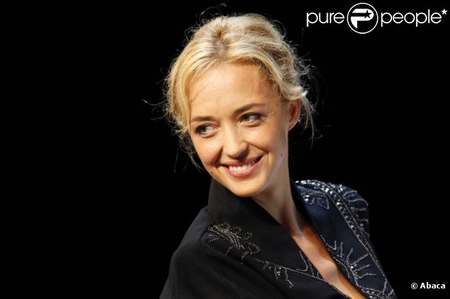 Hélène de Fougerolles juré du 13ème festival de la fiction de La Rochelle lors de la remise des prix, le 10 septembre 2011