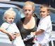  La nounou de Gwen Stefani s'occupe de ses deux fils Kingston et Zuma à leur cours de Karate à Santa Monica le 11 septembre 2011 