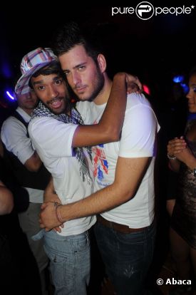 Zarko et Morgan se rapprochent lors d'une soirée au Duplex à Paris le 26 août 2011