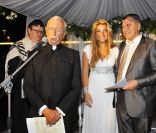 Mariage de Jean-Marie Bigard et Lola, au Café Barge, à Paris. L'abbé de la Morandais prononce la noce. Le 3 septembre 2011