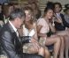 Jean-Marie Bigard et sa femme Lola Marois lors de leur mariage à la mairie du VIIe arrondissement de Paris, le 27 mai 2011.