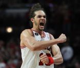 Joakim Noah a grandement participé à la qualification de l\'équipe de France pour les demi-finales du Championnat d\'Europe de basket sous les yeux de son père Yannick