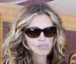 Julia Roberts et sa fille Hazel Patricia mais sans ses autres enfants, dans les rues de Los Angeles le 12 septembre 2011<br />