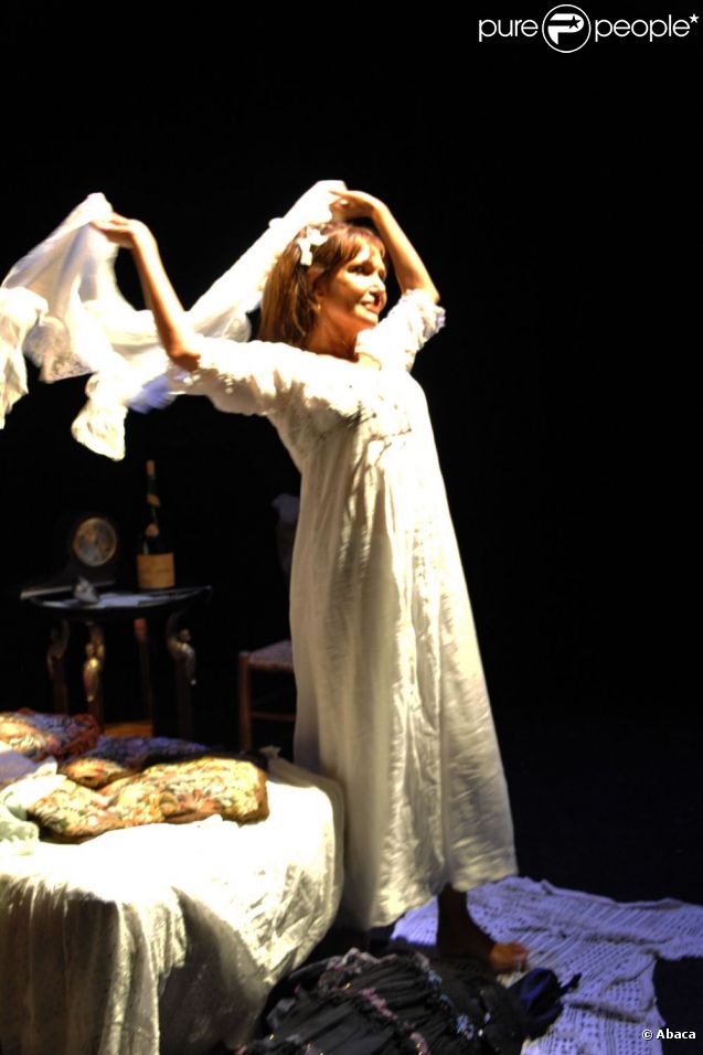Clémentine Célarié sur les planches du théâtre du Petit Hébertot, à Paris. 16 septembre 2011