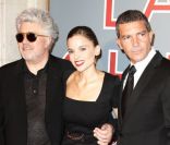 Le réalisateur Pedro Almodóvar et les acteurs Antonio Banderas et Elena Anaya, venus présenter  La Piel que Habito , à Rome, le 20 septembre 2011