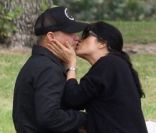 Selma Blair, Jason Bleick et leur fils Arthur lors d\'une fête d\'anniversaire dans un parc à Los Angeles, le 24 septembre 2011 <br />