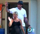 Tori Spelling avec son mari Dean McDermott dans les rues de Los Angeles le 27 septembre 2011