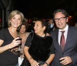 Michèle Laroque, Nicole (du restaurant La Petite Maison) et Frédéric Lefebvre lors de la soirée de l'Association des Niçois de Paris, le 26 septembre 2011. 