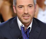 Bruno Putzulu sur le plateau de <em>Vivement Dimanche</em>, émission présentée par Michel Drucker et diffusée le 2 octobre 2011. Prise de vue effectuée le 28 septembre 2011