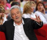 Pierre Arditi sur le plateau de <em>Vivement Dimanche</em>, émission présentée par Michel Drucker et diffusée le 2 octobre 2011. Prise de vue effectuée le 28 septembre 2011