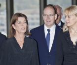 Caroline de Monaco, Albert et Amy, femme du défunt, lors de l\'inauguration de la plaque hommage à Yakov Kreizberg, à Monaco. 2 octobre 2011