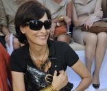 Inès de la Fressange au défilé printemps-été 2012 de Chloé lors de la Fashion Week parisienne le 3 octobre 2011