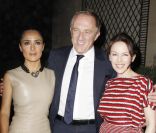 Salma Hayek, François-Henri Pinault et Kylie Minogue au défilé Yves Saint Laurent à Paris, le 3 octobre 2011
