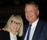 Mireille Darc et Christian Courtin lors des Clarins award de la Femme dynamisante 2011, à l\'Opéra comique, à Paris, le 3 octobre 2011