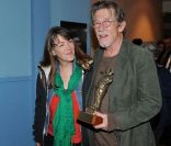 John Hurt savoure à Dinard un bon Hitchcock en compagnie de son épouse
