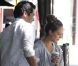 Jessica Alba et Cash Warren présentent enfin leur petite Haven née le 13 août 2011. Honor quant à elle est toujours en pleine forme ! Beverly Hills, 8 octobre 2011